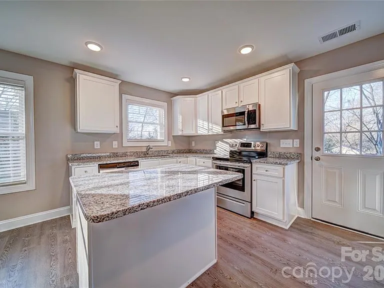 1414 Mason St — Photo 9