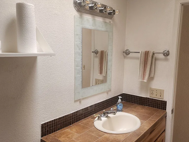 1285 N Bryant Ave — Photo 10