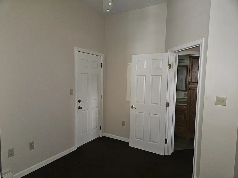 281-283 E Main St — Photo 5