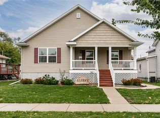 1005 11th St NW, Cedar Rapids, IA 52405