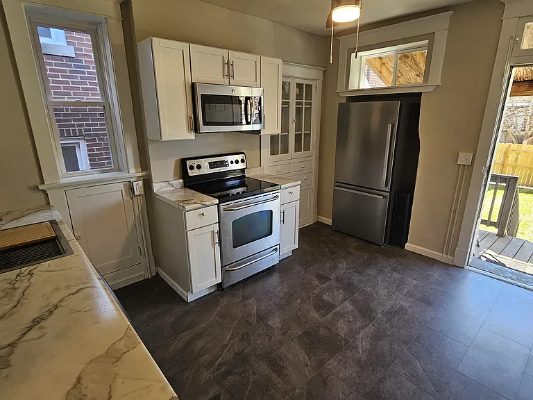 2239 California Ave — Photo 10