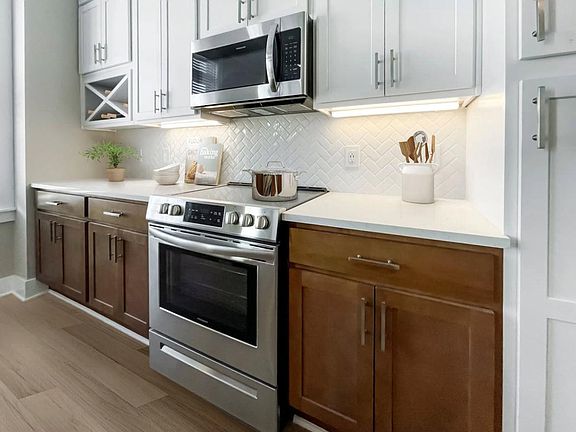 2nd image of 5355 Pinehurst Park Dr #72bb543fc