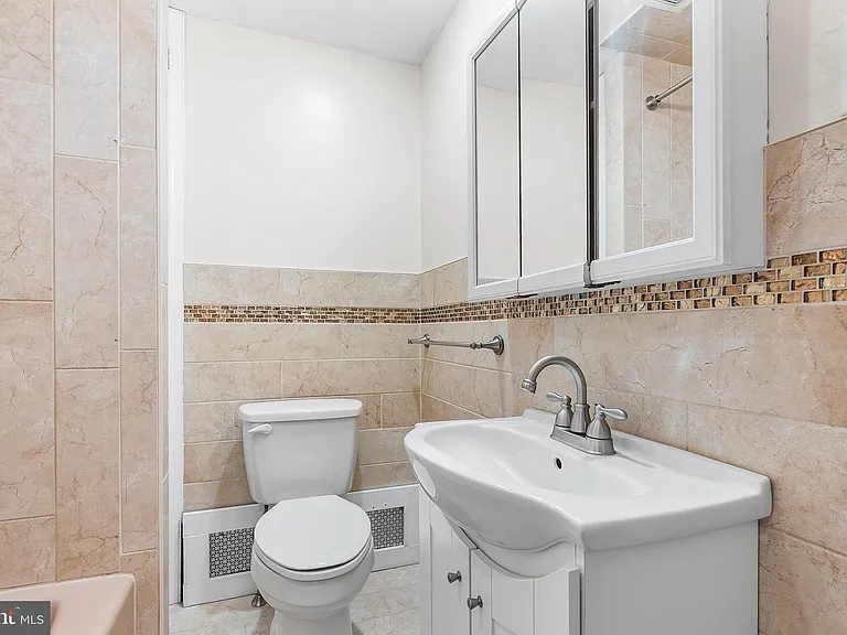 1725 S Iseminger St — Photo 23