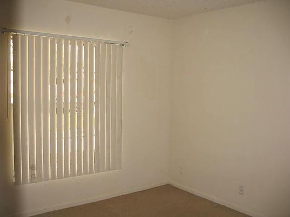 5th image of 227 Holly Ln
