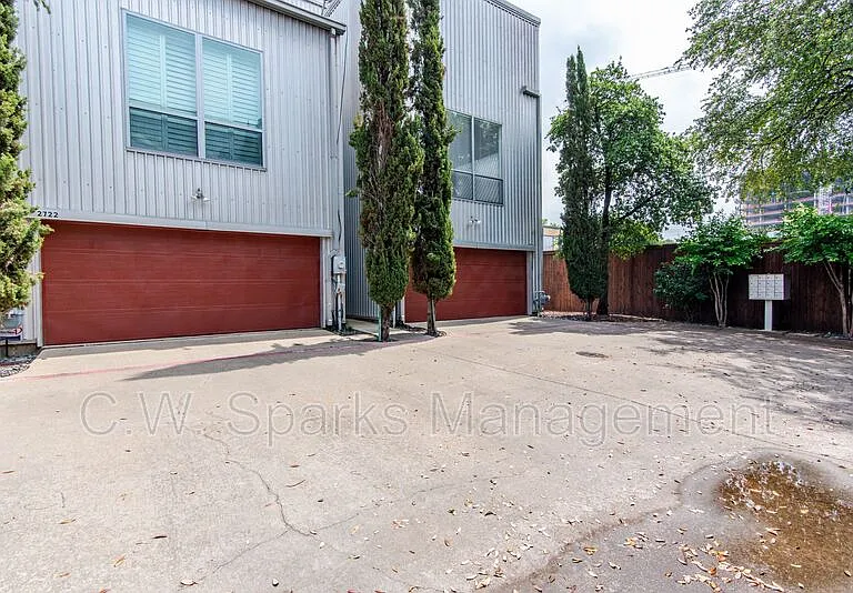2724 Shelby Ave — Photo 1