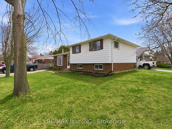 4th image of 621 Willow Cres