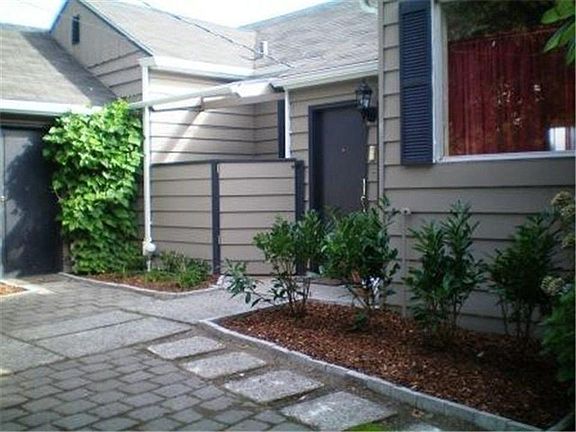 3rd image of 10732 Durland Ave NE