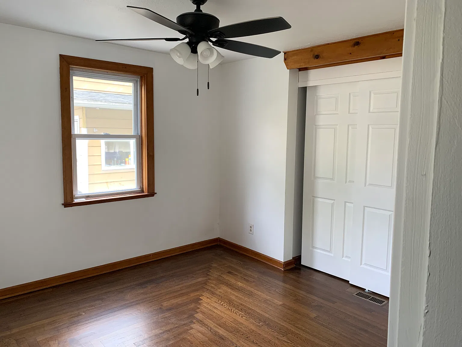 4 bed, 1275 sqft, $2,950 — Photo 4