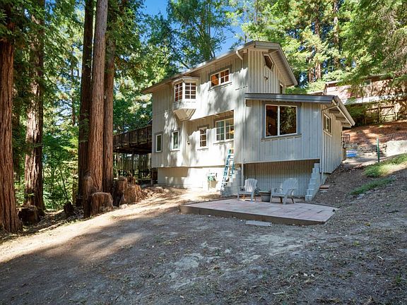 3rd image of 300 Oak Pl
