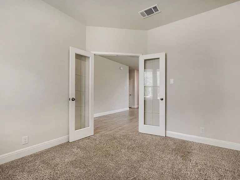 810 Town Creek Way — Photo 3
