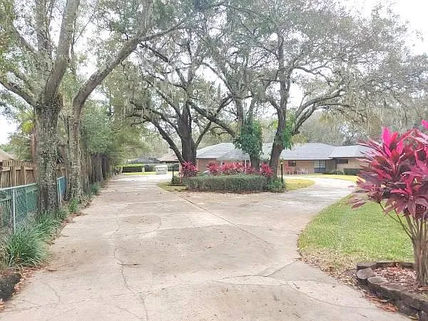 7 bed, 3759 sqft, $900 — Photo 4
