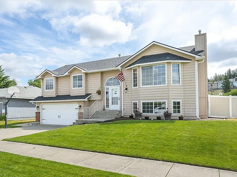 9104 N Farmdale St — Photo 1