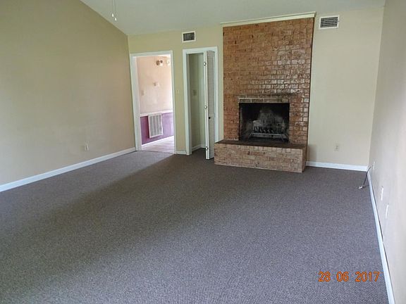 Living room Fireplace