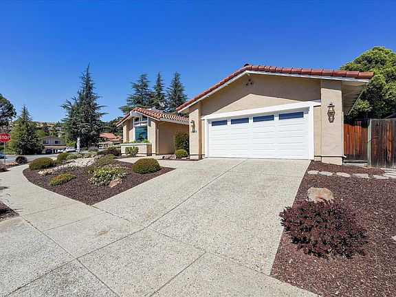 3rd image of 16760 Cerro Vista Dr