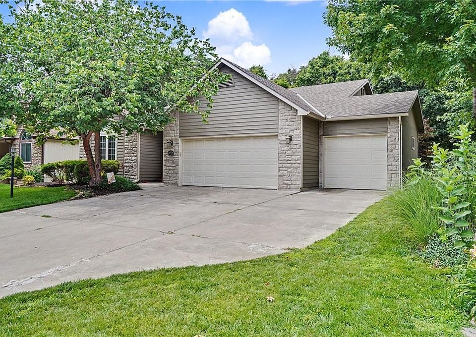 1st image of 3238 Huntington Rd