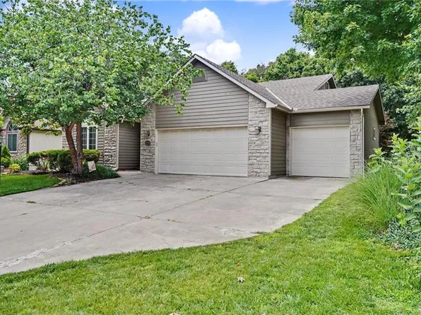 3238 Huntington Rd, Lawrence, KS 66049