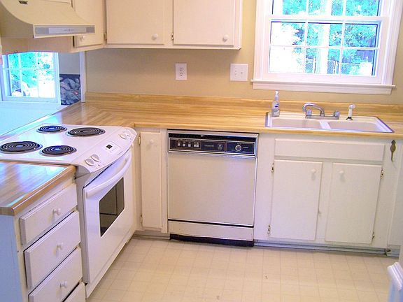 Kitchen New Range & Refrigerator