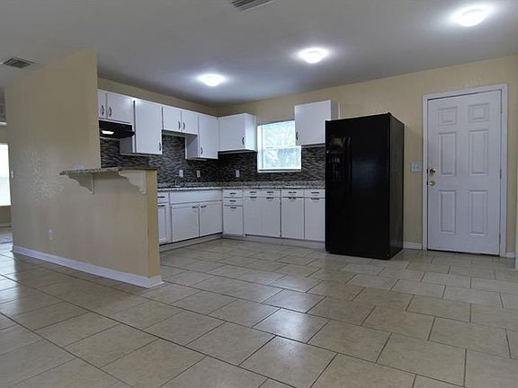 4th image of 1405 E Linebaugh Ave