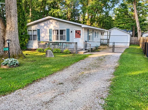129 Cottage Dr, Prudenville, MI 48651