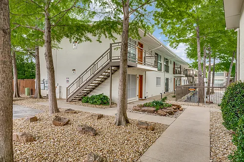 4616 W Lovers Ln Photo 1