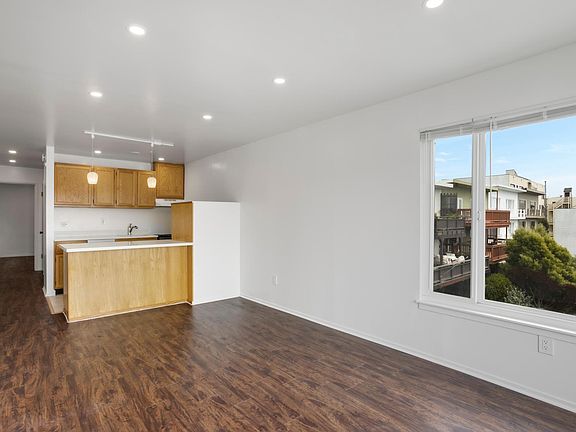 4th image of 10 Lupine Ave APT 20