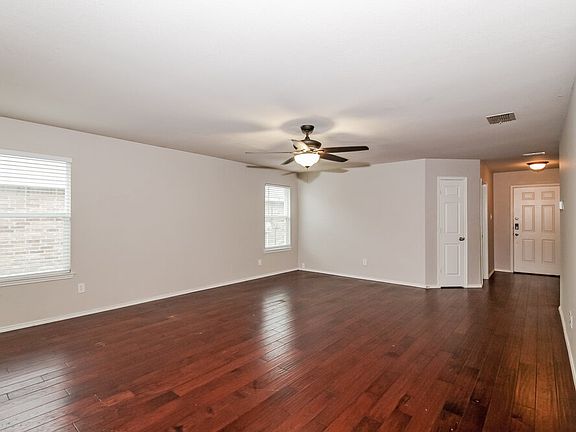 4th image of 1844 Thorntree Ln