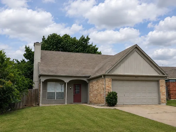 3921 Huckleberry Dr, Fort Worth, TX 76137