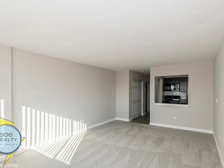 Elmwood Tower Apartments! — Photo 7