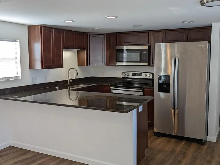 2521 Michigan Ave #K — Photo 2