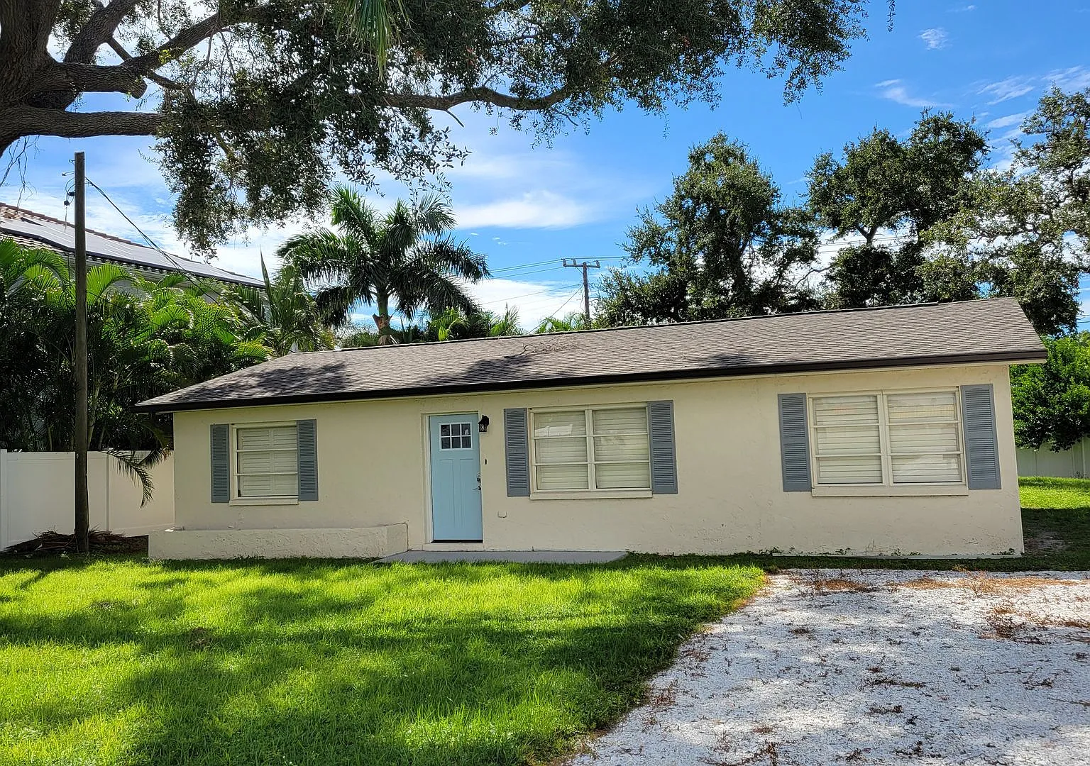 Seasonal only Large downtown Sarasota renovated home for your next vacation — Photo 2