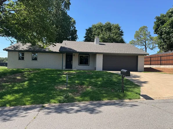 105 Virginia Ave, Elk City, OK 73644