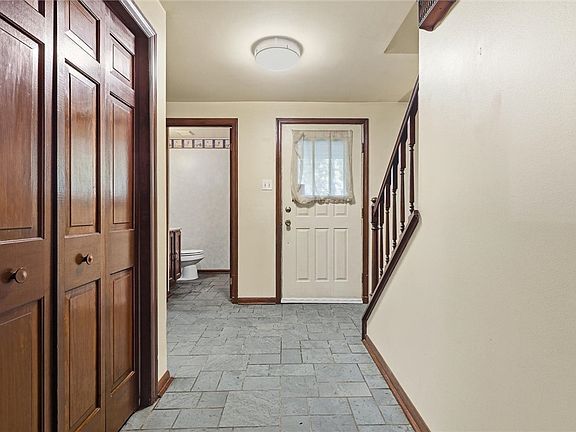 5th image of 402 Golden Grove Rd