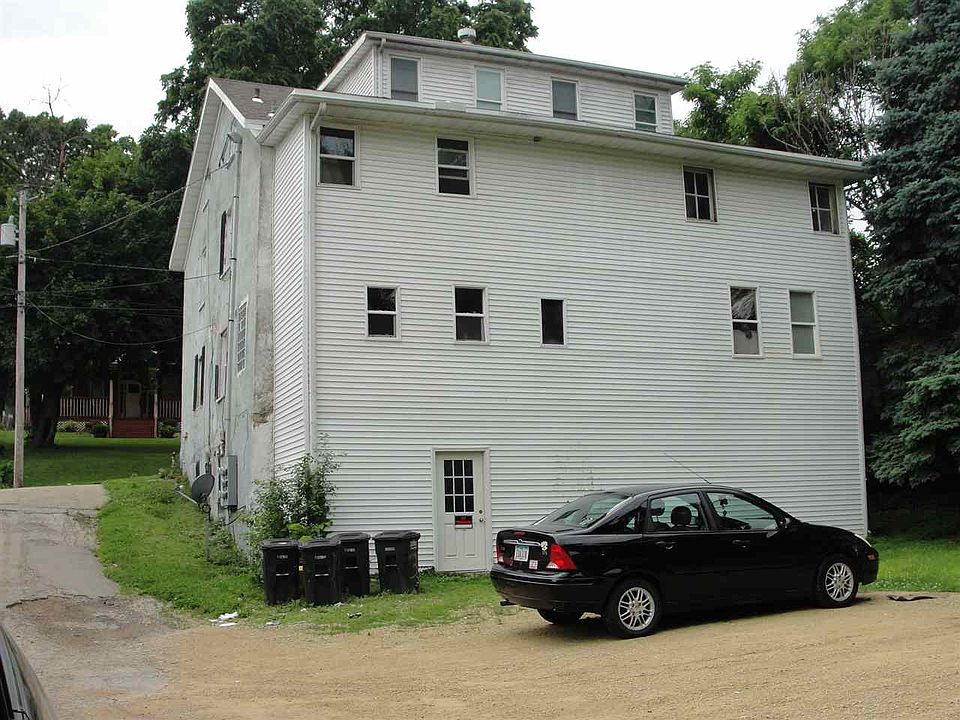 2nd image of 1088 Walnut St
