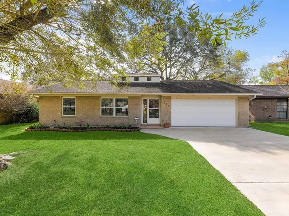 712 N Plantation Drive, Angleton, TX 77515
