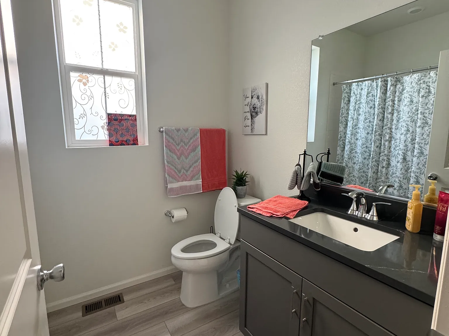 4 bed, 2300 sqft, $3,075 — Photo 4