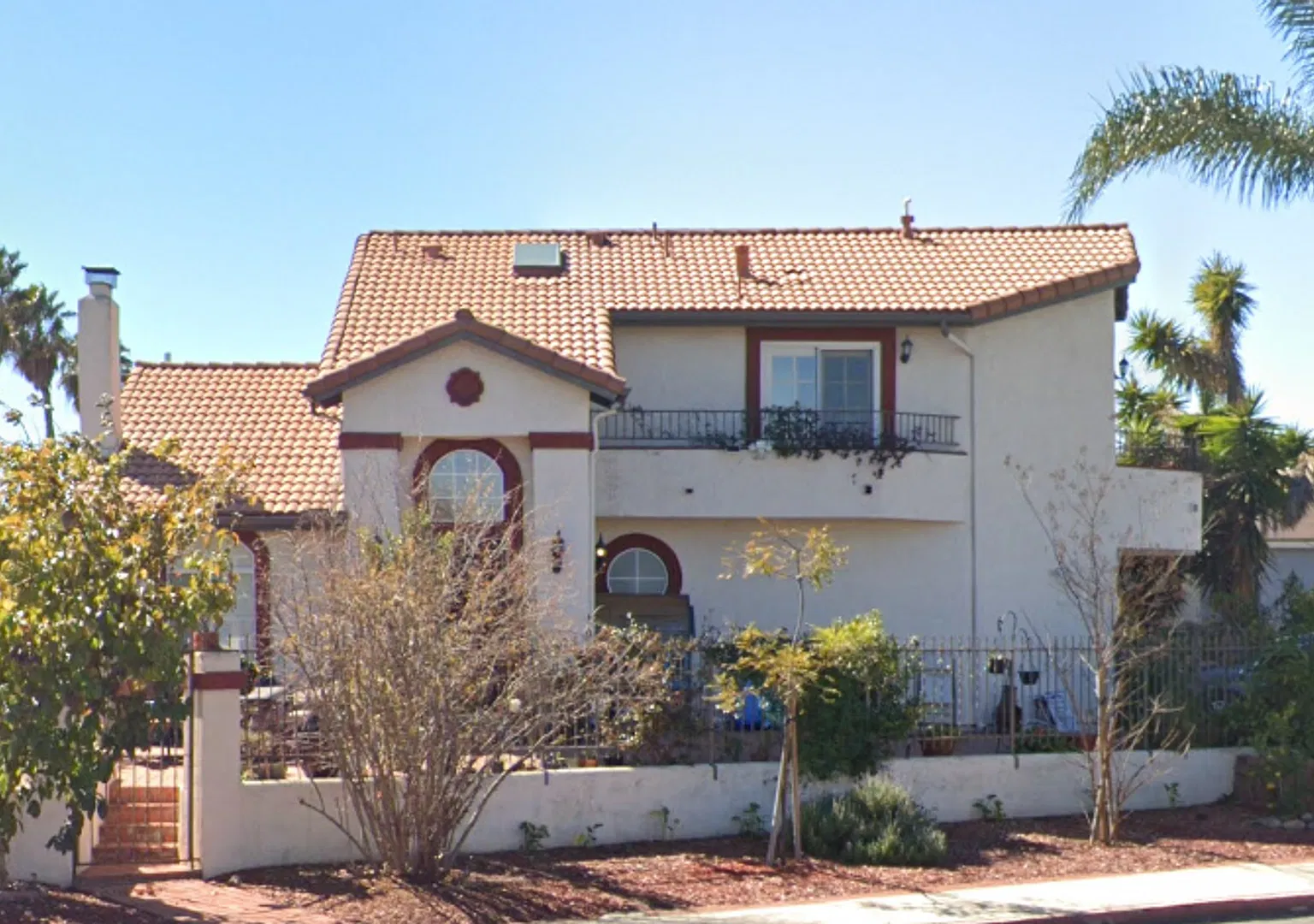 Newly Renovated! 4BD + Attached Studio — Photo 3