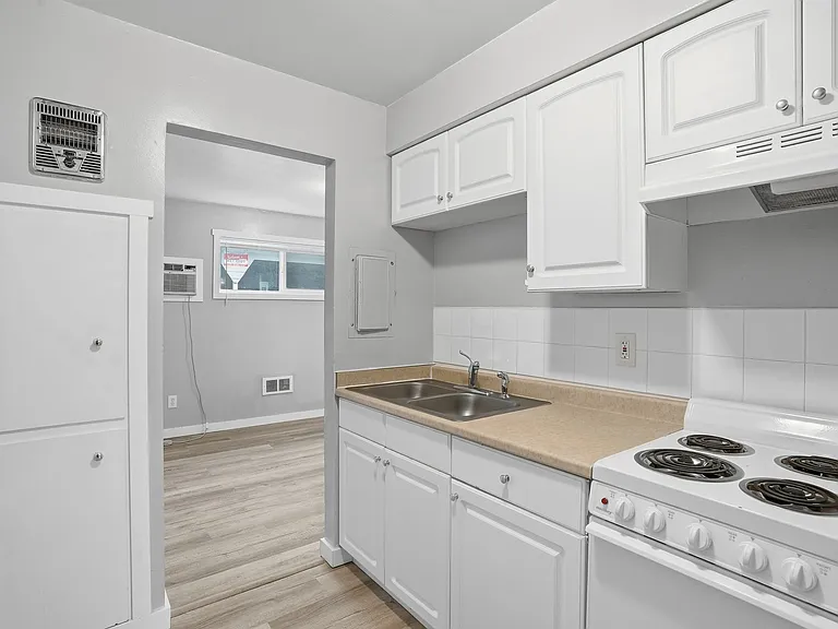 547 E Fairview Ave — Photo 7
