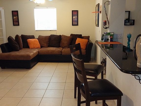 Great Room Cottage: 3B 1ba