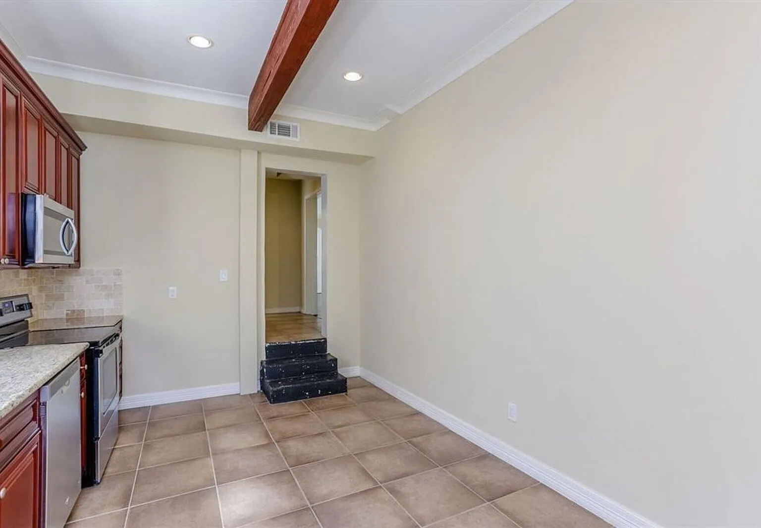 2 bed, 1.5 bath, 1507 sqft, $1,695 — Photo 4