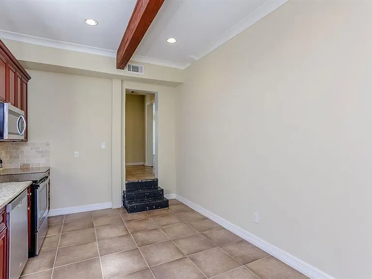 612 W Alabama St — Photo 4