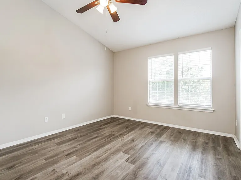 1024 Penncross Dr — Photo 9