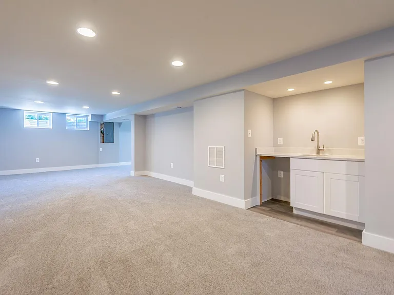 105 Meadow Rd — Photo 16