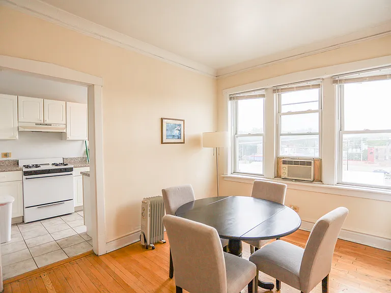 2463 W Gunnison St #3 — Photo 8