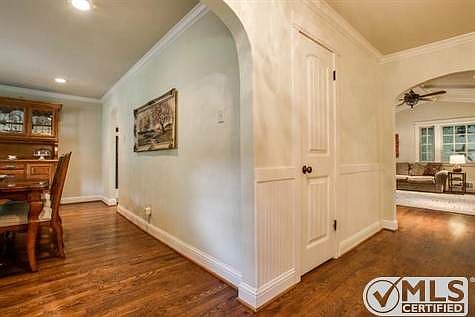 3rd image of 9257 Meadowglen Dr