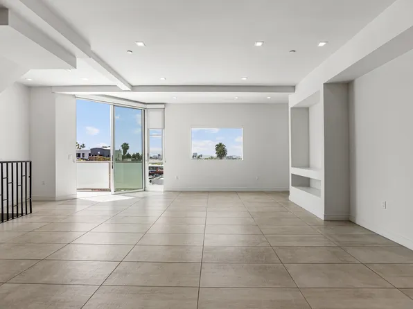 1125 N Kings Rd #Penthouse 10, West Hollywood, CA 90069