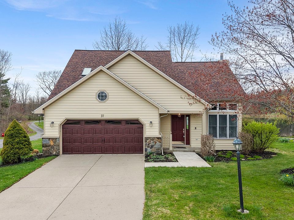1st image of 10 Lakeside Pl