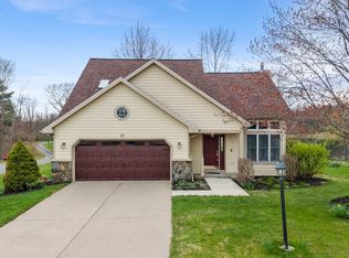 10 Lakeside Pl, West Windsor, NY 13865