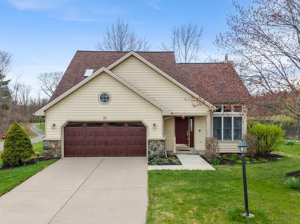 10 Lakeside Pl, West Windsor, NY 13865