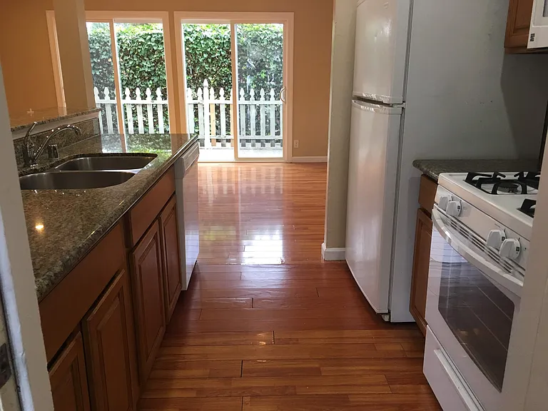 450 S Buena Vista Ave — Photo 4