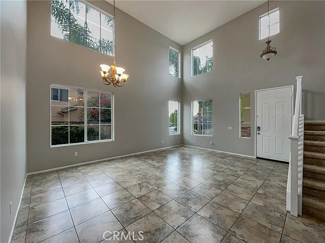4 bed, 2374 sqft, $1,000 — Photo 4